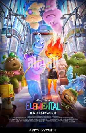 Elemental (2023) réalisé par Peter Sohn et mettant en vedette Leah Lewis, Mamoudou Athie et Ronnie Del Carmen. Suit Ember et Wade, dans une ville où les habitants du feu, de l'eau, de la terre et de l'air vivent ensemble. Affiche US une feuille ***USAGE ÉDITORIAL SEULEMENT***. Crédit : BFA / Walt Disney Studios Banque D'Images