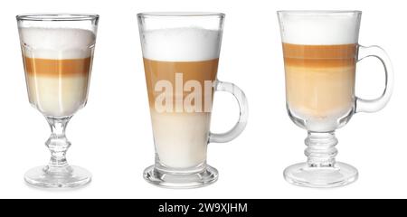 Délicieux latte macchiato dans différents verres sur fond blanc, ensemble Banque D'Images