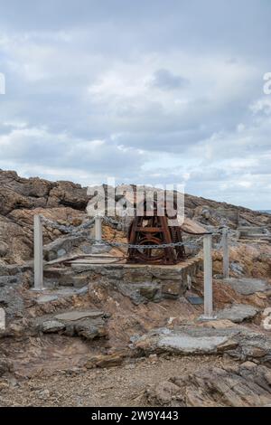 Deuxième vallée, Australie du Sud : 13 janvier 2018 : vieux treuil rouillé, qui est tout ce qui reste des anciens hangars à bateaux qui reposaient autrefois sur la zone oppo Banque D'Images