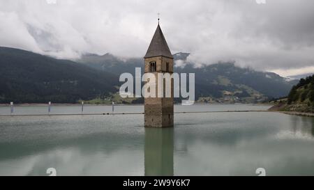 Resia lac Dolomites Italie europe Banque D'Images
