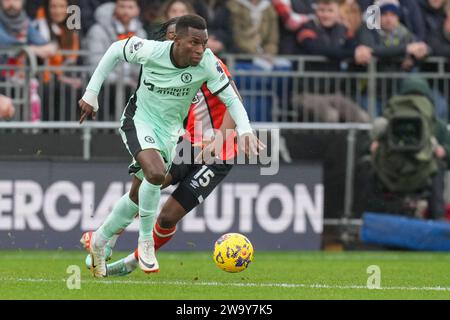 Nicolas Jackson (15) de Chelsea lors du match de Premier League entre Luton Town et Chelsea à Kenilworth Road, Luton, Angleterre le 30 décembre 2023. Photo de David Horn. Banque D'Images