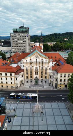 Drone photo Église Ursuline de la Sainte Trinité, Cerkev SV. Trojice Ljubljana Slovénie Europe Banque D'Images