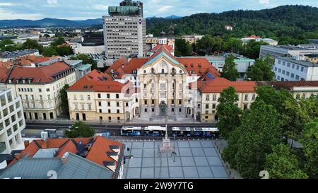 Drone photo Église Ursuline de la Sainte Trinité Ljubljana Slovénie Europe Banque D'Images