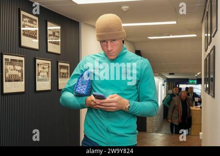 Luton, Royaume-Uni. 30 décembre 2023. Ross Barkley (6) de Luton Town arrive pour le match de Premier League entre Luton Town et Chelsea à Kenilworth Road, Luton, Angleterre le 30 décembre 2023. Photo de David Horn. Crédit : Prime Media Images/Alamy Live News Banque D'Images
