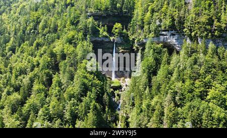 Drone photo chute d'eau Pericnik Slovénie Europe Banque D'Images