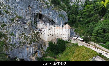Drone photo Predjama château Slovénie Europe Banque D'Images