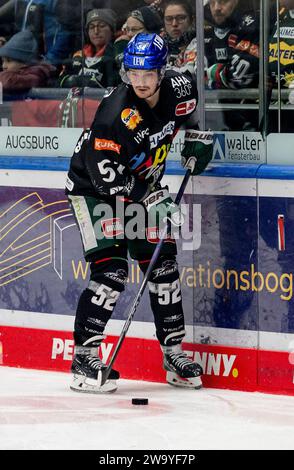 Augsbourg, Deutschland. 30 décembre 2023. OTSO Rantakari (Augsburger Panther, #52). Augsburger Panther gegen Schwenninger Wild Wings, Eishockey, DEL, 33. Spieltag, saison 2023/2024, 30.12.2023. Photo : Eibner-Pressefoto/Heike Feiner crédit : dpa/Alamy Live News Banque D'Images