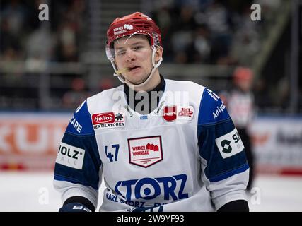 Alexander Karachun (Schwenninger Wild Wings, #47). Augsburger Panther gegen Schwenninger Wild Wings, Eishockey, DEL, 33. Spieltag, saison 2023/2024, 30.12.2023. Photo : Eibner-Pressefoto/Heike Feiner Banque D'Images