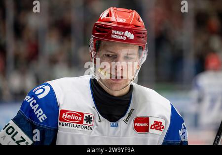 Alexander Karachun (Schwenninger Wild Wings, #47). Augsburger Panther gegen Schwenninger Wild Wings, Eishockey, DEL, 33. Spieltag, saison 2023/2024, 30.12.2023. Photo : Eibner-Pressefoto/Heike Feiner Banque D'Images