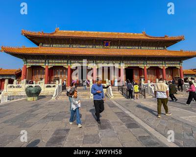 Pékin, Chine, grande foule , Chinois, touristes, visite dans la Cité interdite, le bâtiment du Musée du Palais Impérial, Banque D'Images