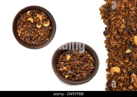 Céréales granola au chocolat avec fond de noix. Vue de dessus. Banque D'Images