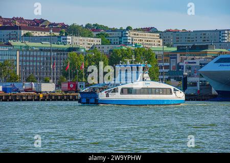 Gothenburg, Suède - juin 24 2019 : ferry ?lvfrida traversant la rivière de Lindholmen à Stenpiren. Banque D'Images