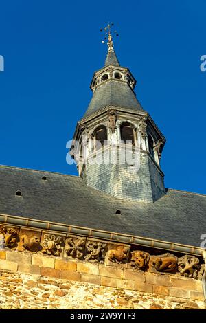 Village de Vic le Comte, clocher de l'église Saint-Pierre, Puy de Dôme, Auvergne-Rhône-Alpes, France Banque D'Images