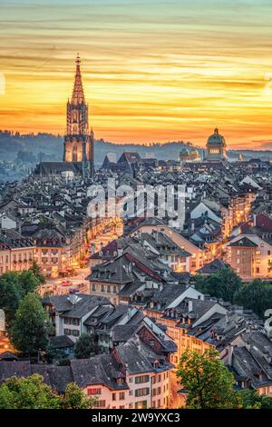 Berne, Suisse vieille ville Skyline au crépuscule. Banque D'Images