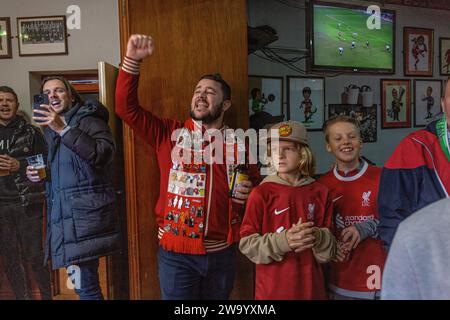 Fans de football à l'intérieur de l'Albert pub Anfield Liverpool Angleterre Banque D'Images