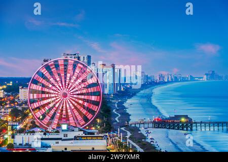 Myrtle Beach, Caroline du Sud, USA City Skyline à l'heure bleue. Banque D'Images