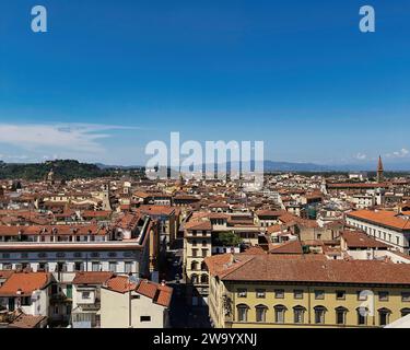 Vue de la vieille ville historique de Florence depuis le haut de l'église Doumo à Florence , Italie une destination touristique très populaire. Banque D'Images