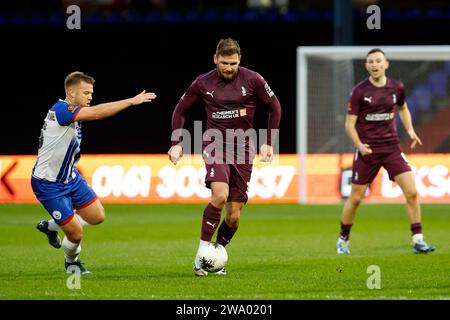 James Norwood du Oldham Athletic Association football Club joue lors du match de la Ligue nationale de Vanarama entre Oldham Athletic et Hartlepool United à Boundary Park, Oldham le samedi 30 décembre 2023. (Photo : Thomas Edwards | MI News) Banque D'Images