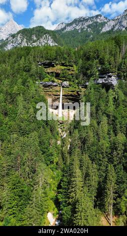 Drone photo chute d'eau Pericnik Slovénie Europe Banque D'Images