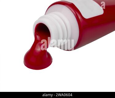 Peinture rouge, extrudée du tube, sur blanc Banque D'Images