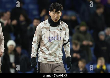 Son Heung-min se réchauffe avant le coup d’envoi du Tottenham Hotspur FC au stade AMEX de Brighton Banque D'Images