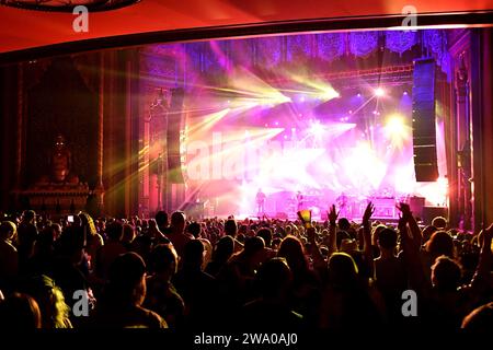 Oakland, États-Unis. 31 décembre 2023. The String Cheese incident se produit au Fox Theatre le 30 décembre 2023 à Oakland, en Californie. Photo : Casey Flanigan/imageSPACE crédit : Imagespace/Alamy Live News Banque D'Images