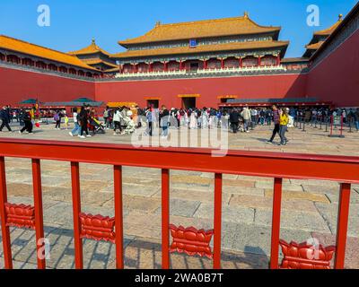 Pékin, Chine, grande foule , Chinois, touristes, visite dans la Cité interdite, bâtiment du Palais Impérial Banque D'Images