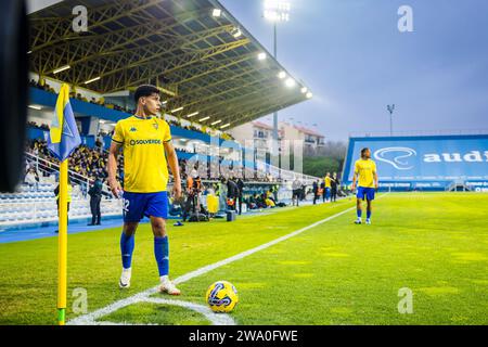 Lisbonne, Portugal. 30 décembre 2023. Mateus Fernandes, d'Estoril Praia, donne un coup de pied lors du match BetClic de Liga Portugal entre Estoril Praia et SC Farense à l'Estadio Antonio Coimbra da Mota. Score final ; Estoril Praia 4 : 0 SC Farense. (Photo Henrique Casinhas/SOPA Images/Sipa USA) crédit : SIPA USA/Alamy Live News Banque D'Images