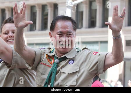 George Takei dans le NYC LGBT gay Pride Parade 2012 sur Fifth Avenue à New York City le 24 juin 2012. Crédit photo : Henry McGee/MediaPunch Banque D'Images