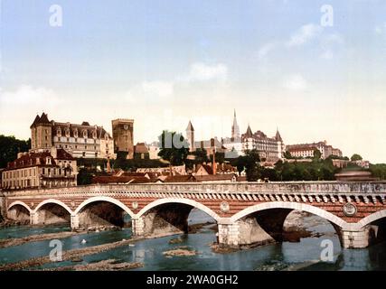 Photolithographie couleur vintage du château (Château de Pau) et du pont, Pau, Pyrénées, France ca. 1890-1900 Banque D'Images