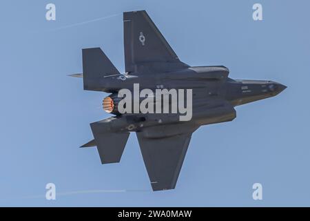 Paris, France. 23 juin 2023. USAF Lockheed Martin F-35 Lightning II avion de combat de 5e génération effectue une démonstration en vol lors du 54e salon international de l'aéronautique de Paris à l'aéroport le Bourget à Paris. (Photo de Nik Oiko/SOPA Images/Sipa USA) crédit : SIPA USA/Alamy Live News Banque D'Images
