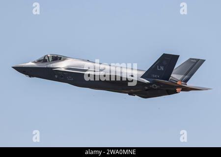 Paris, France. 23 juin 2023. USAF Lockheed Martin F-35 Lightning II avion de combat de 5e génération effectue une démonstration en vol lors du 54e salon international de l'aéronautique de Paris à l'aéroport le Bourget à Paris. (Image de crédit : © Nik Oiko/SOPA Images via ZUMA Press Wire) USAGE ÉDITORIAL UNIQUEMENT! Non destiné à UN USAGE commercial ! Banque D'Images