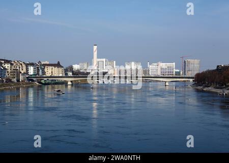 Blick auf die Dreirosenbrücke und Novartis in Basel, Kanton Basel-Stadt, Schweiz Banque D'Images