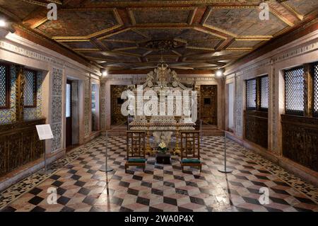 Vue intérieure, tombeau de la princesse Joana, Igreja de Jesus, Musée d'Aveiro (ancien monastère dominicain), Aveiro, Portugal, Europe Banque D'Images