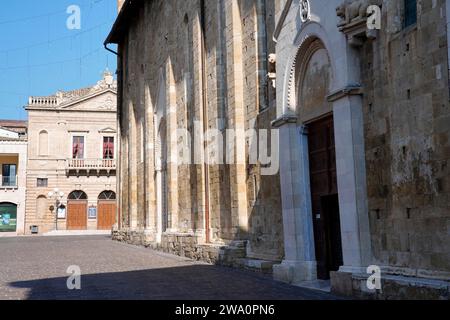 Théâtre municipal, Teatro Comunale, capitale de la région, l'Aquila, Abruzzes, Italie, Europe Banque D'Images