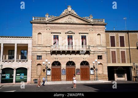 Théâtre municipal, Teatro Comunale, capitale de la région, l'Aquila, Abruzzes, Italie, Europe Banque D'Images