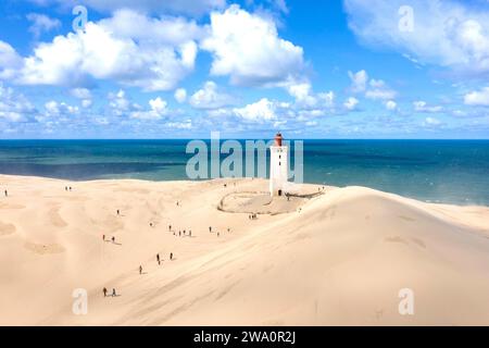 Vue aérienne du phare de Rubjerg Knude dans une grande dune de sable, Løkken, Danemark, 22.07.2023, Europe Banque D'Images