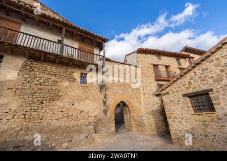 Mirambel est une petite ville en pierre dans la province de Teruel, en Espagne. Banque D'Images