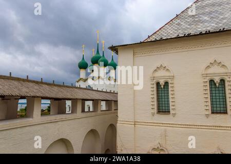 Ensemble architectural du Kremlin de Rostov à Rostov Veliky, Russie. Anneau d'or de la Russie Banque D'Images
