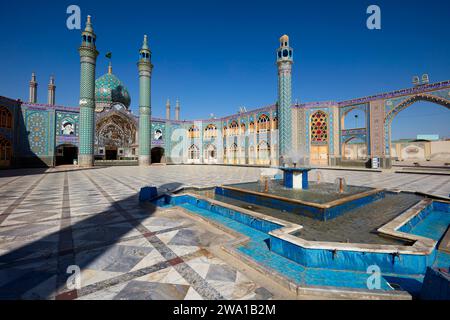 Vue panoramique du sanctuaire Imamzadeh Mohammed Helal bin Ali et de sa cour à Aran o Bidgol, Iran. Banque D'Images