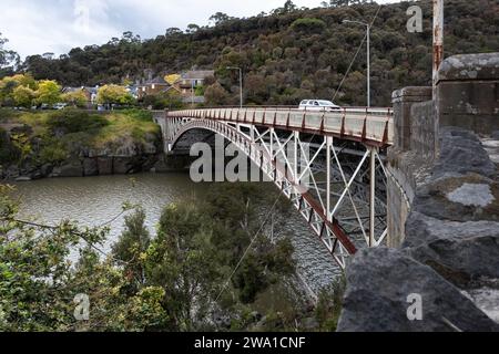 Vue oblique du pont Cataract gorge à la section inférieure de la rivière South Esk dans la ville de Launceston en Tasmanie Banque D'Images