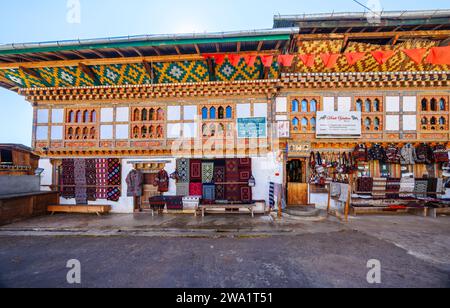 Thokmed Yeshey Handicraft & Yathra production Center (tisserands de textiles épais tissés à la main avec des motifs complexes), Chumey, Bumthang, Bhoutan Banque D'Images