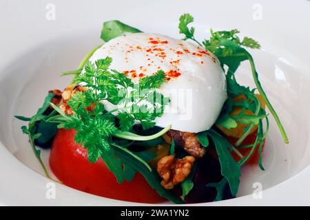 fromage mozzarella burrata avec salade de tomates Banque D'Images