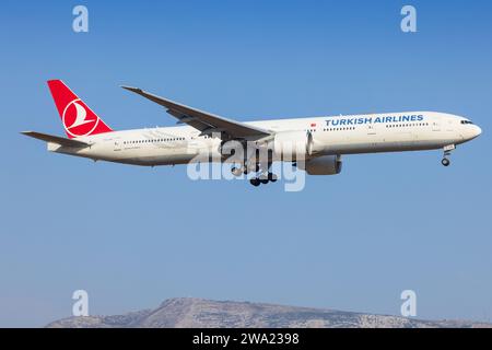 Athen, Grèce - 28 août 2023 : turc 777 approchant de l'aéroport d'Athen Banque D'Images