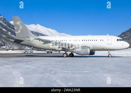 D-ACBN DC Aviation Airbus A319-115 ACJ à l'aéroport froid et enneigé de Samedan Banque D'Images