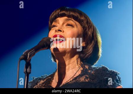 La chanteuse française Mireille Mathieu en concert au Cirque Royal | la chanteuse française Mireille Mathieu en concert au Koninklijk Circus Banque D'Images