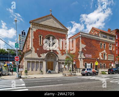 Church of the Guardian Angel a été construite en 1930 sur la 193 10th Avenue, pour accueillir les voies ferrées du New York Central Railroad à Chelsea. Banque D'Images