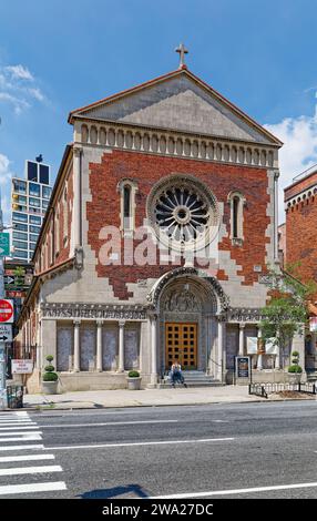 Church of the Guardian Angel a été construite en 1930 sur la 193 10th Avenue, pour accueillir les voies ferrées du New York Central Railroad à Chelsea. Banque D'Images