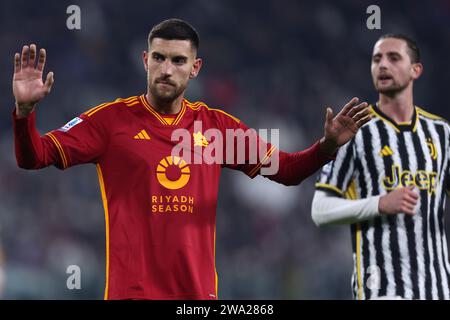 Lorenzo Pellegrini de l'AS Roma fait des gestes lors du match de Serie A entre la Juventus FC et l'AS Roma à l'Allianz Stadium le 30 décembre 2023 à Turin, Italie . Banque D'Images