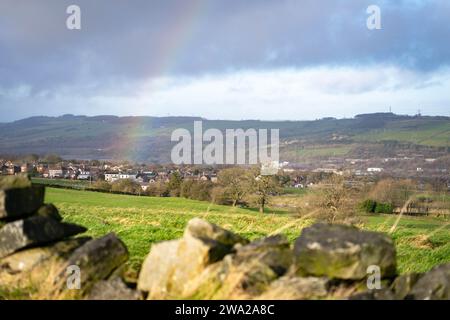 Arc-en-ciel au-dessus de Stocksbridge, Angleterre, Royaume-Uni Banque D'Images